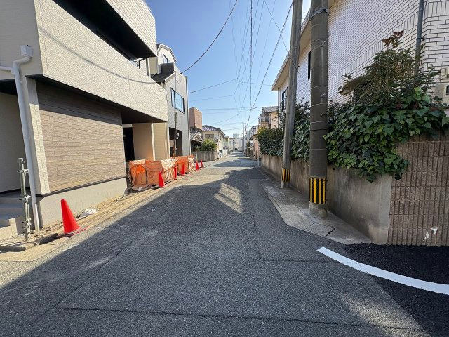 【その他】 | 福岡市東区千早1丁目2期　1号棟（全2棟）【仲介手数料無料・0円】 | 現地写真。前面道路です。