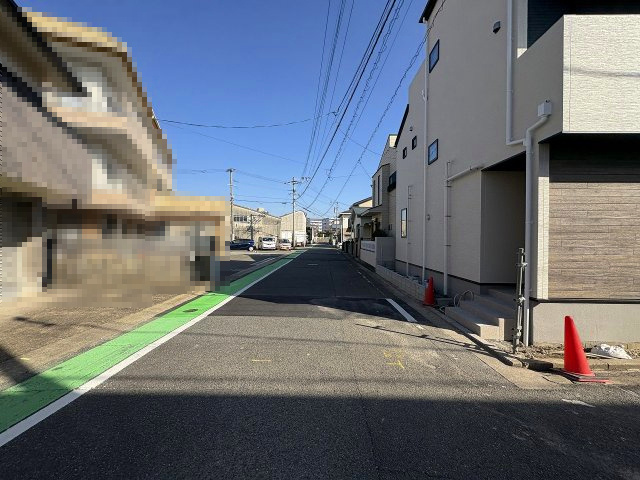 【その他】 | 福岡市東区千早1丁目2期　1号棟（全2棟）【仲介手数料無料・0円】 | 現地写真。前面道路です。