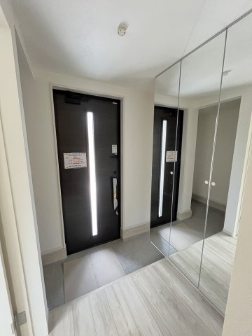 【玄関】 | 福岡市東区千早1丁目2期　1号棟（全2棟）【仲介手数料無料・0円】 | 施工例。施工例は完成時と異なる場合があります。