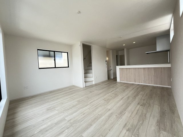 【内装】 | 福岡市東区千早1丁目2期　1号棟（全2棟）【仲介手数料無料・0円】 | 施工例。リビングです。施工例は完成時と異なる場合があります。