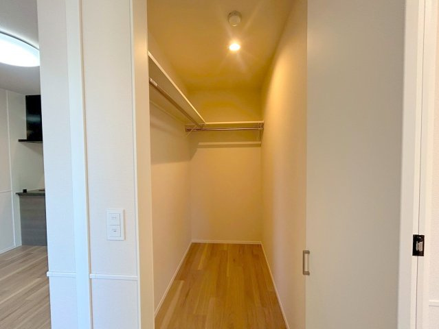ブラン　シャルマンの収納|★奥行たっぷりのウォークインクローゼット★
