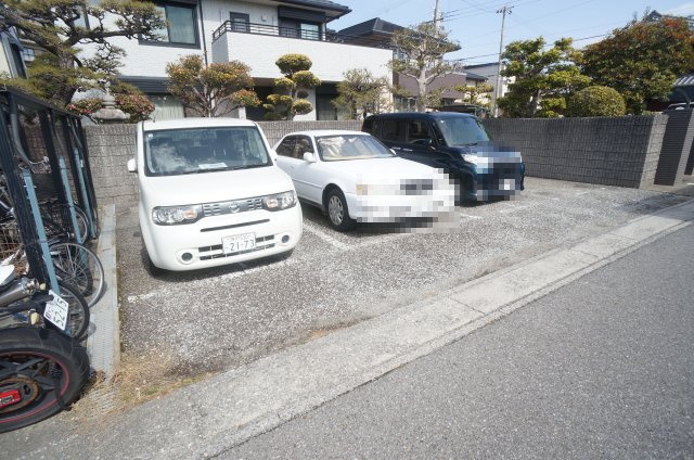 クレール（伊丹市）の駐車場