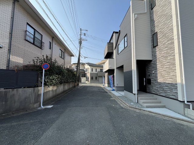 【その他】 | 福岡市東区千早1丁目2期　2号棟（全2棟）【仲介手数料無料・0円】 | 現地写真。前面道路です。