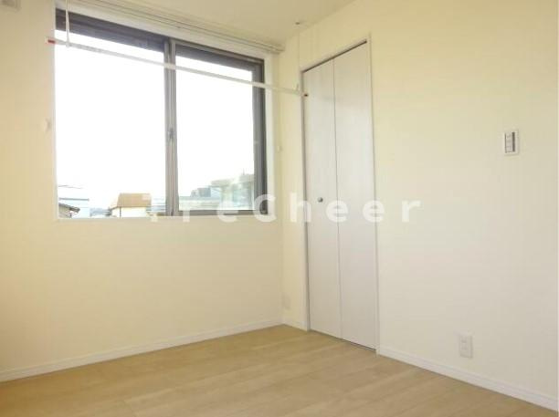 エステート氷川台の洋室