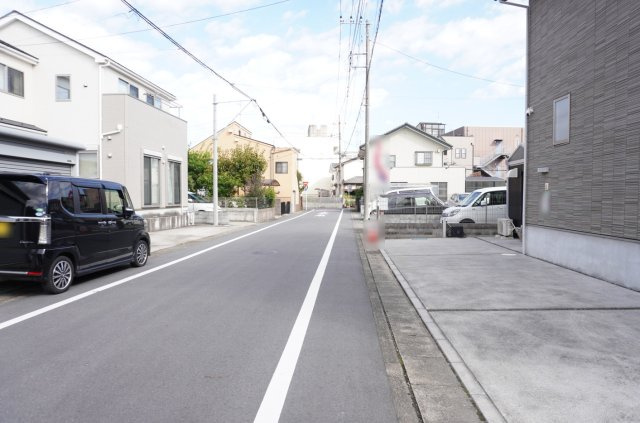 越谷市南町1丁目 中古戸建の前面道路含む現地写真