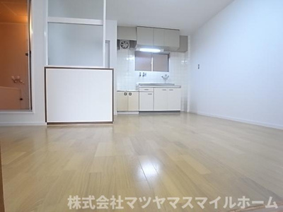 【居間・リビング】 | 忍ヶ丘グリーンハイツ