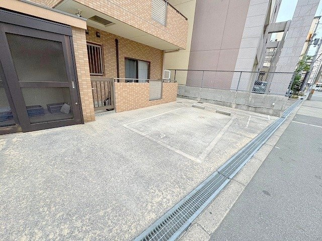 東明マンション東三国の駐車場