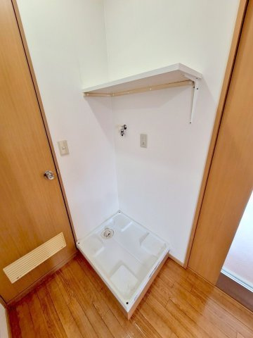 メゾンパールの洗面所|★室内洗濯機置き場は上部に棚あり★