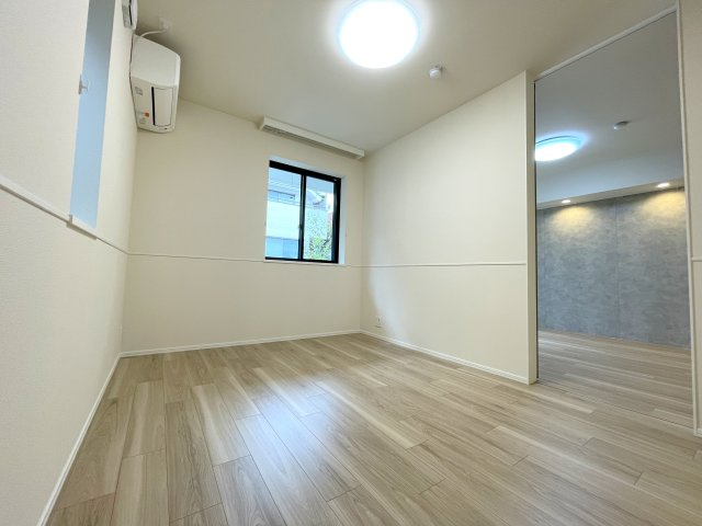 Ｎ・Ｗ　ＲＥＳＩＤＥＮＣＥ　ＡＳＡＧＡＹＡの洋室|★２面窓で風通しの良い洋室★