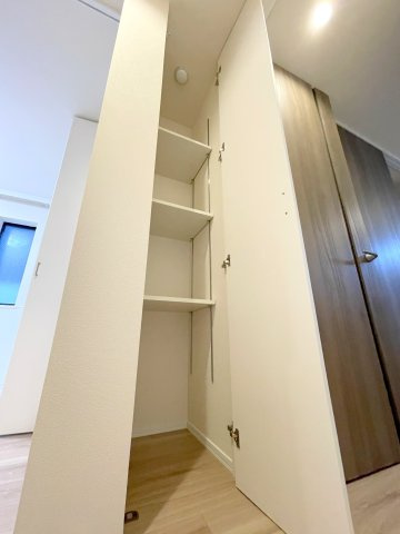 Ｎ・Ｗ　ＲＥＳＩＤＥＮＣＥ　ＡＳＡＧＡＹＡの内装|★玄関近くにも収納があります★