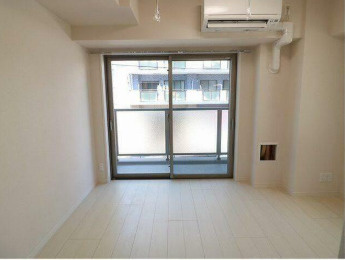 【居間・リビング】 | プレール・ドゥーク横濱紅葉坂 | 2面採光で明るいリビング