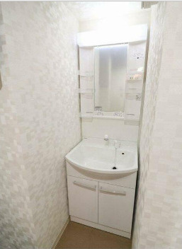 【洗面所】 | プレール・ドゥーク横濱紅葉坂 | 嬉しいシャワー付き独立洗面台