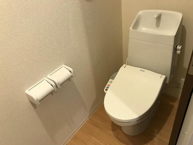 加古郡播磨町古宮のアパートのトイレ|シャワー付トイレ