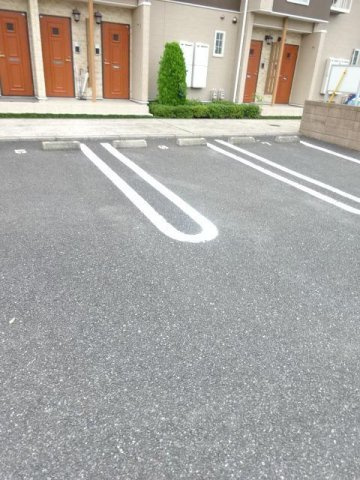 フレスクーラの駐車場|駐車場があるので、車を買う予定の方も安心です