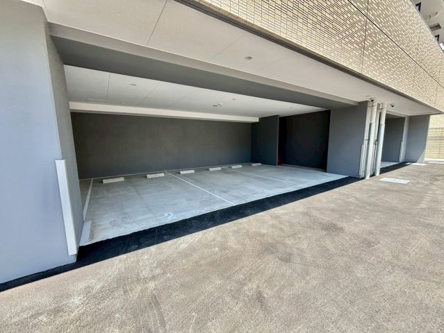 アルティザ姫路の駐車場