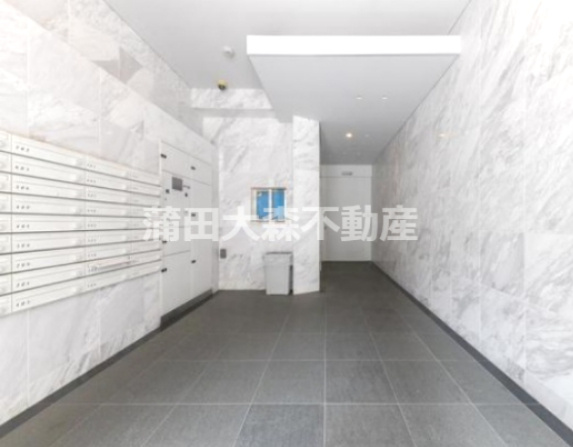 ブライズ蒲田WESTのエントランス|防犯カメラTVモニター付オートロック宅配BOXメールBOX管理人室　
