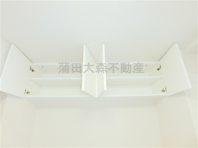 ブライズ蒲田WESTの設備|洋室上部吊戸棚収納！