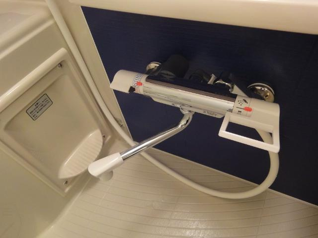 加古郡播磨町古田１丁目のアパートの浴室|サーモ水栓