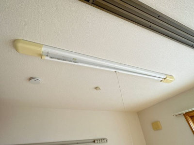 【設備】 | クレスト雅 Ａ | 室内物干し