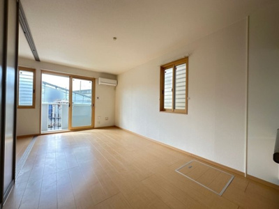 【居間・リビング】 | クレスト雅 Ａ | LDK（別角度）