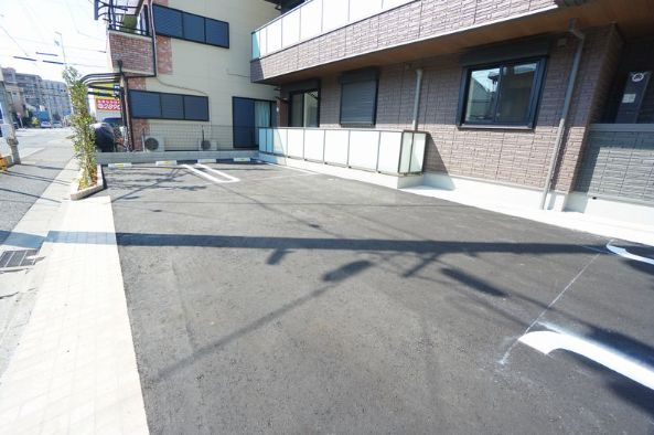 プレクシアガーデンの駐車場