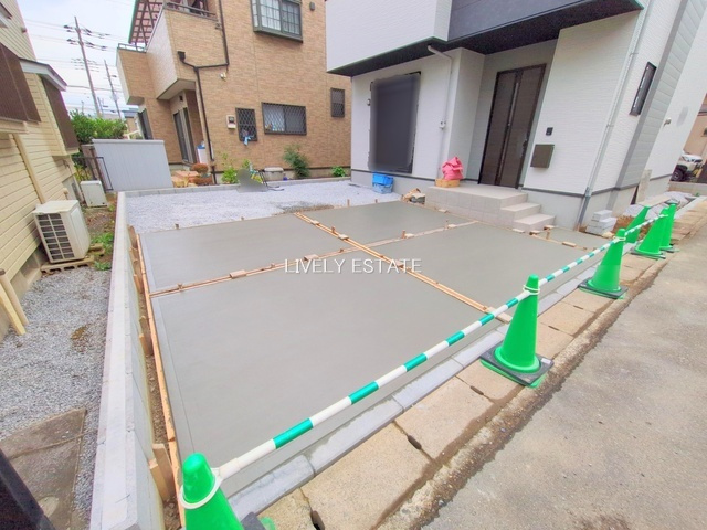 越谷市瓦曽根2丁目 新築分譲住宅の駐車場