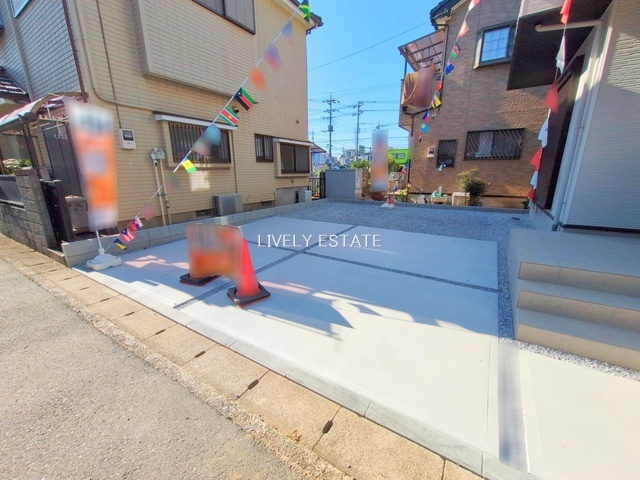 越谷市瓦曽根2丁目 新築分譲住宅の駐車場