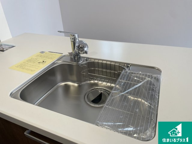 久世郡久御山町市田珠城　第1期　新築一戸建てのその他|蛇口の先端に浄水器を内蔵しています！原水と浄水、お湯と冷水、シャワーの切替えがワンタッチなので用途によって使い分けられます。