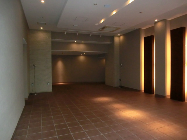 クロスレジデンス東十条のエントランス|ゆったりと造られたエントランス！