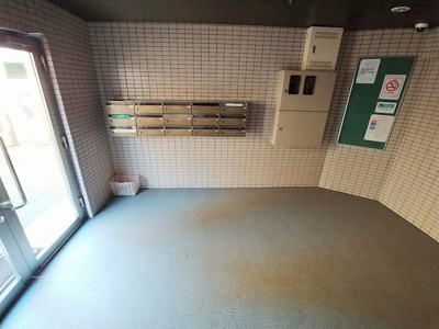 【ロビー】 | センチュリー白楽 | 集合ポスト付き