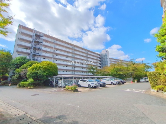 越谷ファミリータウンB棟の外観
