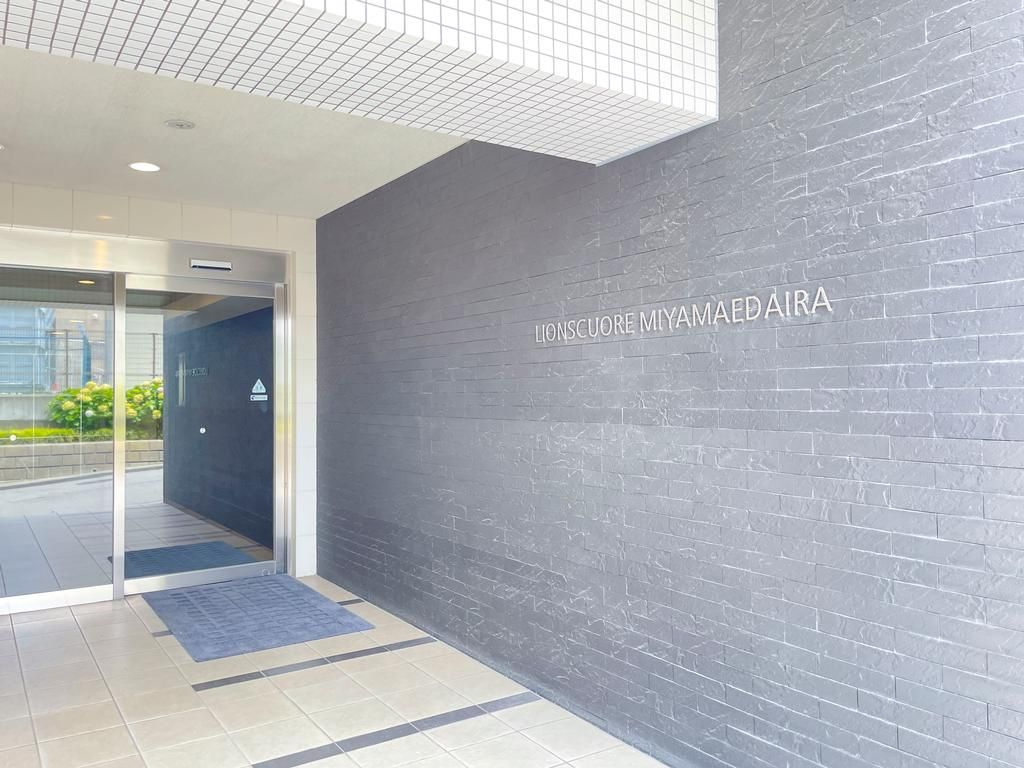 ライオンズクオーレ宮前平のエントランス