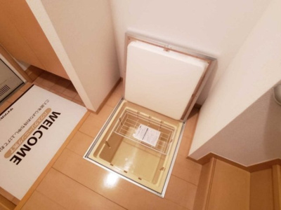 【玄関】 | イーストヒルズ 七番館 | 玄関に床下収納