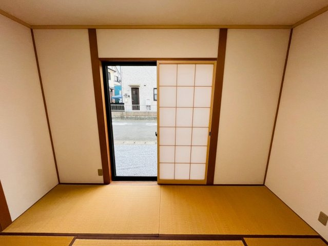 小山市大字小山　リフォーム物件の和室|〇和室〇
6帖の和室。南面に面していますので朝も気持ちよく日差しがふりそそぎます♪
2025年10月撮影