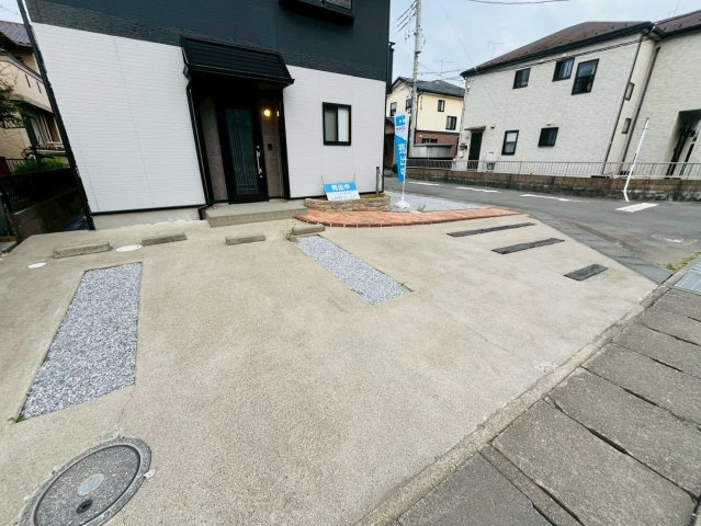 小山市大字小山　リフォーム物件の駐車場|〇カースペース〇
車3台駐車可
2025年10月撮影