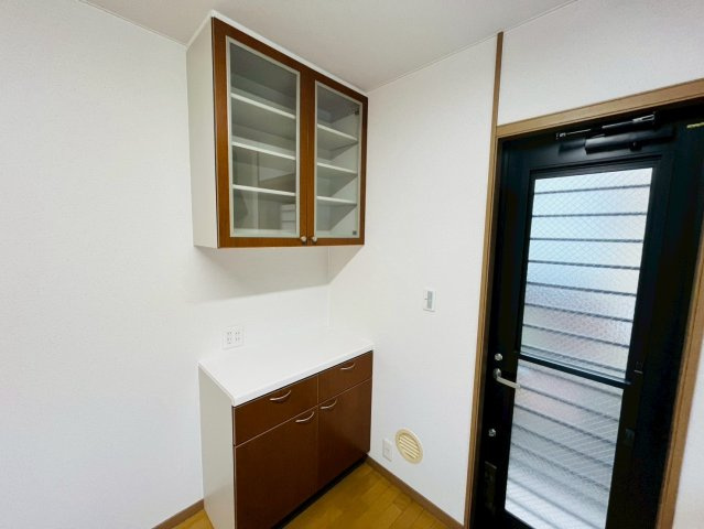 小山市大字小山　リフォーム物件のキッチン|〇キッチン〇
明るいキッチン♪勝手口があるので、買い物帰りやゴミ出しの際に便利です（＾＾）
2025年10月撮影
