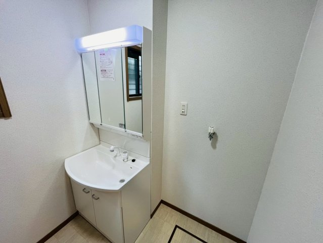 小山市大字小山　リフォーム物件の独立洗面台|〇洗面所〇
リフォーム済みのきれいな洗面台！気持ちよく朝の身支度ができます（＾＾）
2025年10月撮影