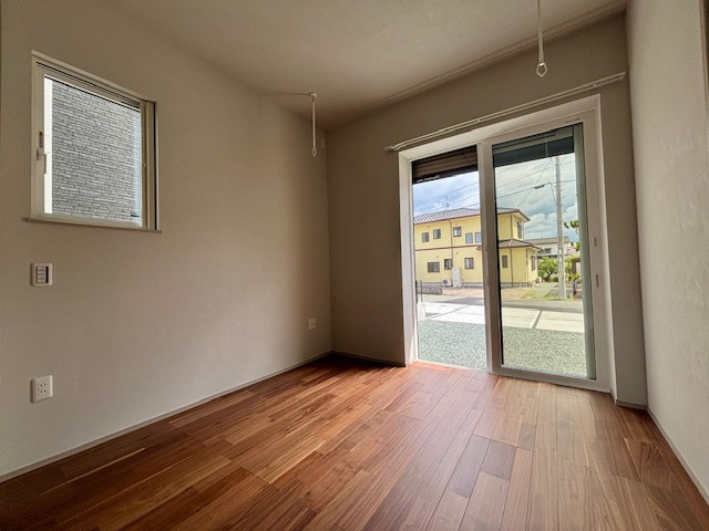 久留米市上津町9号地の洋室