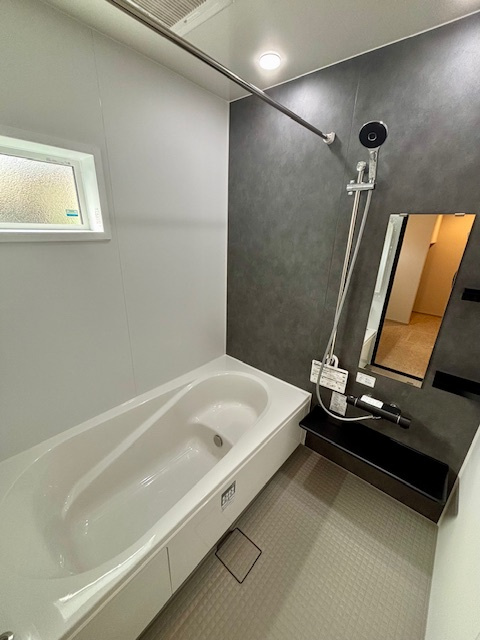 久留米市上津町9号地の浴室