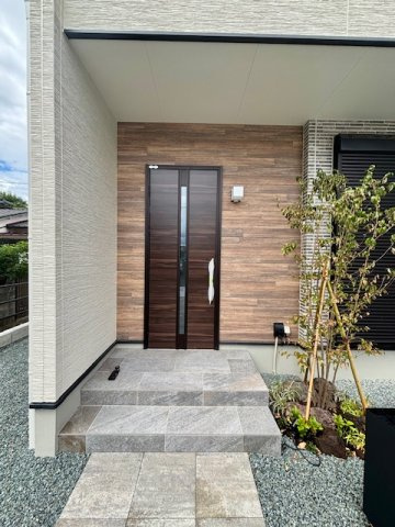 久留米市上津町9号地の玄関