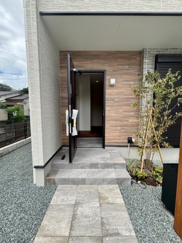 久留米市上津町9号地の玄関