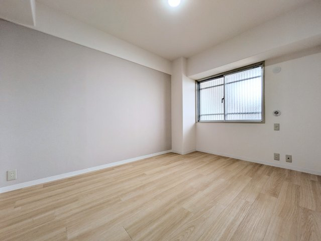 メゾンドール明石東二見の洋室