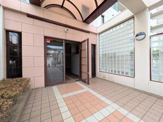 メゾンドール明石東二見のエントランス