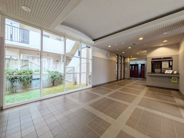 メゾンドール明石東二見のエントランス