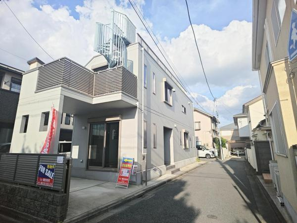 杉並区松庵１丁目の中古一戸建の前面道路含む現地写真|収納棚＆キャットウォーク♪ 
