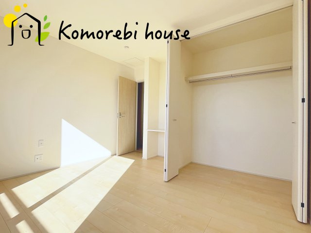 さいたま市西区土屋　第2　新築一戸建て　リーブルガーデン　01の寝室|開放的な寝室です