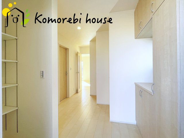 さいたま市西区土屋　第2　新築一戸建て　リーブルガーデン　01の玄関|シンプルで使いやすい玄関です