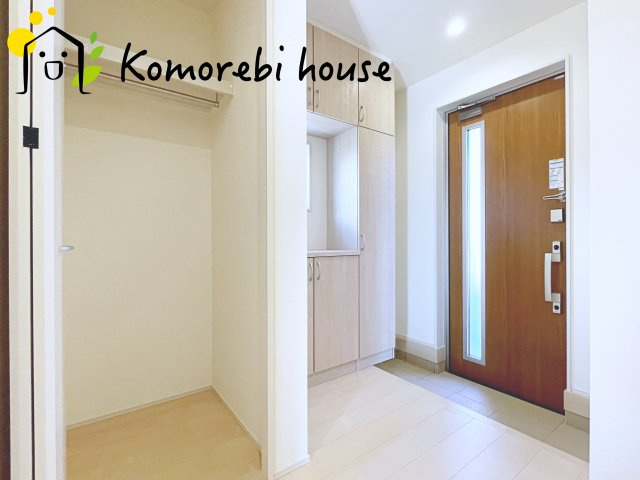 さいたま市西区土屋　第2　新築一戸建て　リーブルガーデン　01の玄関|ゆったりとした玄関です