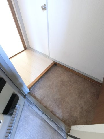 メゾンエルベットAの玄関