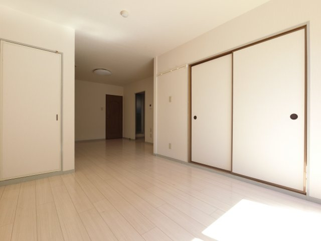 メゾンエルベットAの居間・リビング